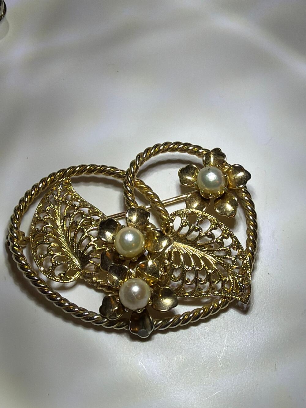 Vintage Gold Tone Filigree Faux Pearl Floral Brooch Pin Costume Jewelry